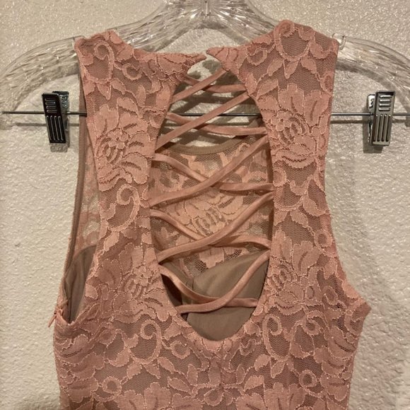 Sequin Hearts women's size 5 (juniors) pink lace dress - Picture 3 of 10